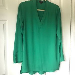 The Limited Lightweight V-Neck Tunic - Green